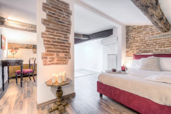 2 bedrooms, desk, iron/ironing board, WiFi