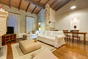 วิลล่า | บริเวณนั่งเล่น | ทีวีจอแอลซีดี