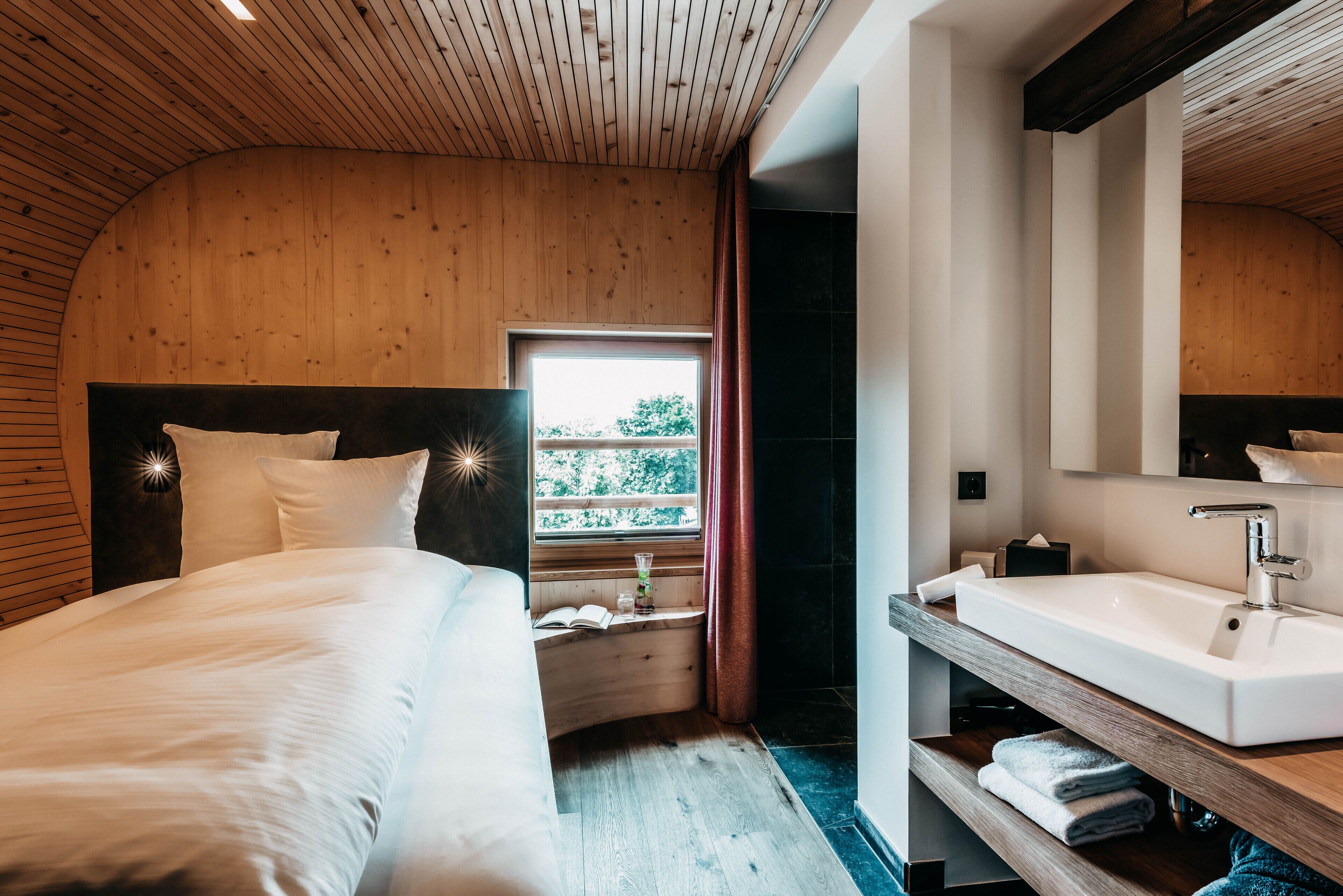 suite, sauna (chalet) | 1 bedroom, minibar, in-room safe, desk