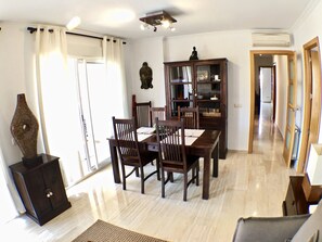 Dining - 🌞 Spacious 3-room apartment in a luxury building, 150m beach, internet🌞 (Albir)