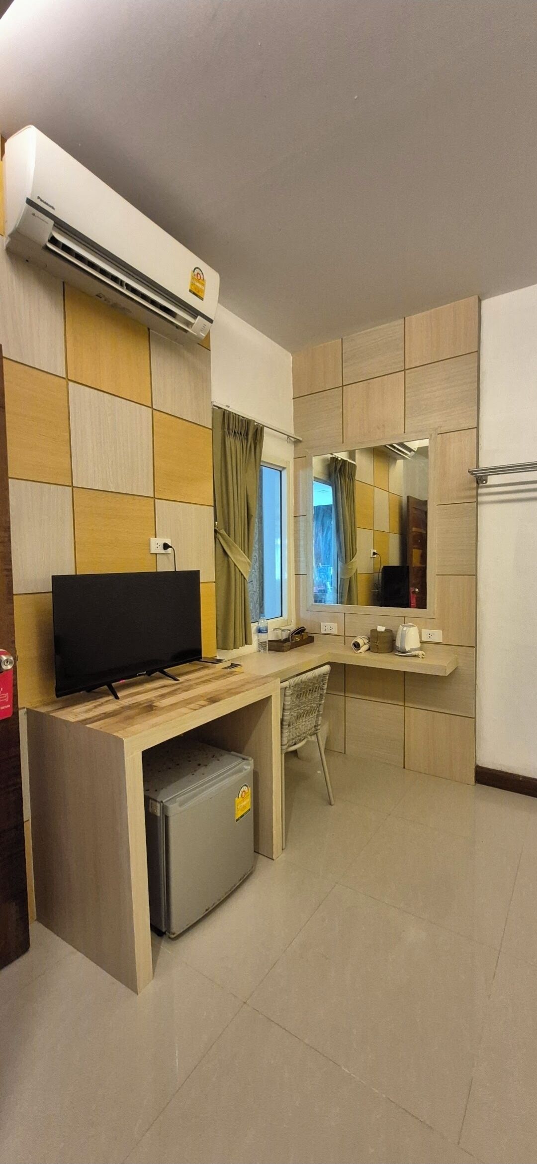 Standard Room | In-room business center