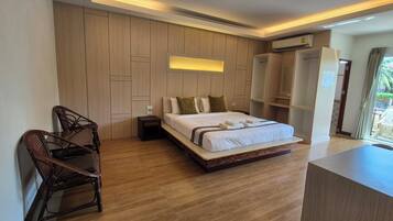 Deluxe Room, Balcony | Minibar, in-room safe, blackout curtains, free WiFi