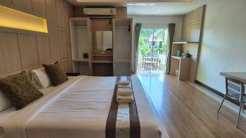 Deluxe Room, Balcony | Minibar, in-room safe, blackout curtains, free WiFi