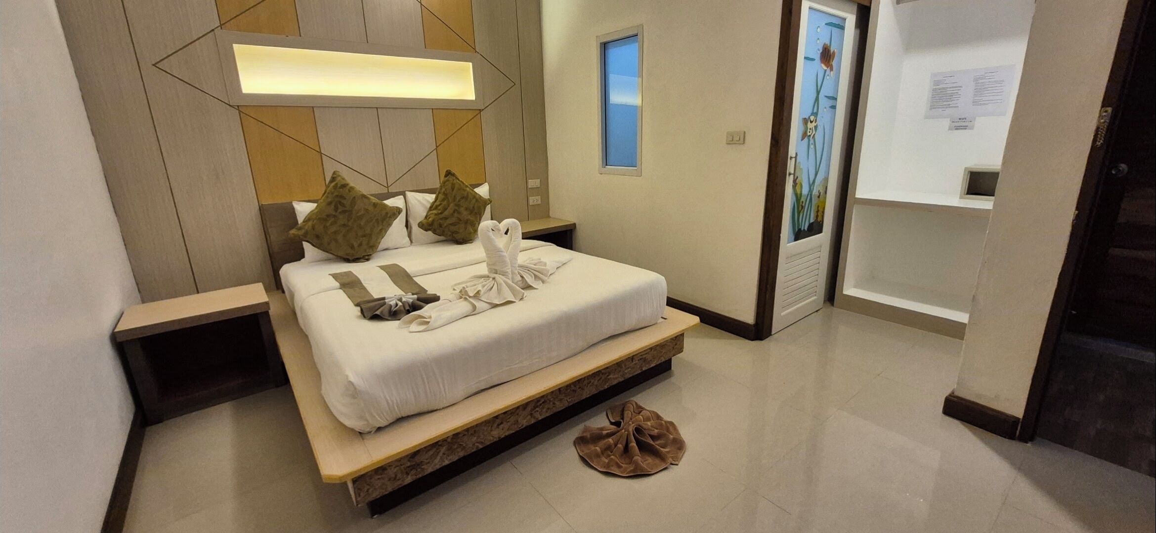 Standard Room | Minibar, in-room safe, blackout drapes, free WiFi