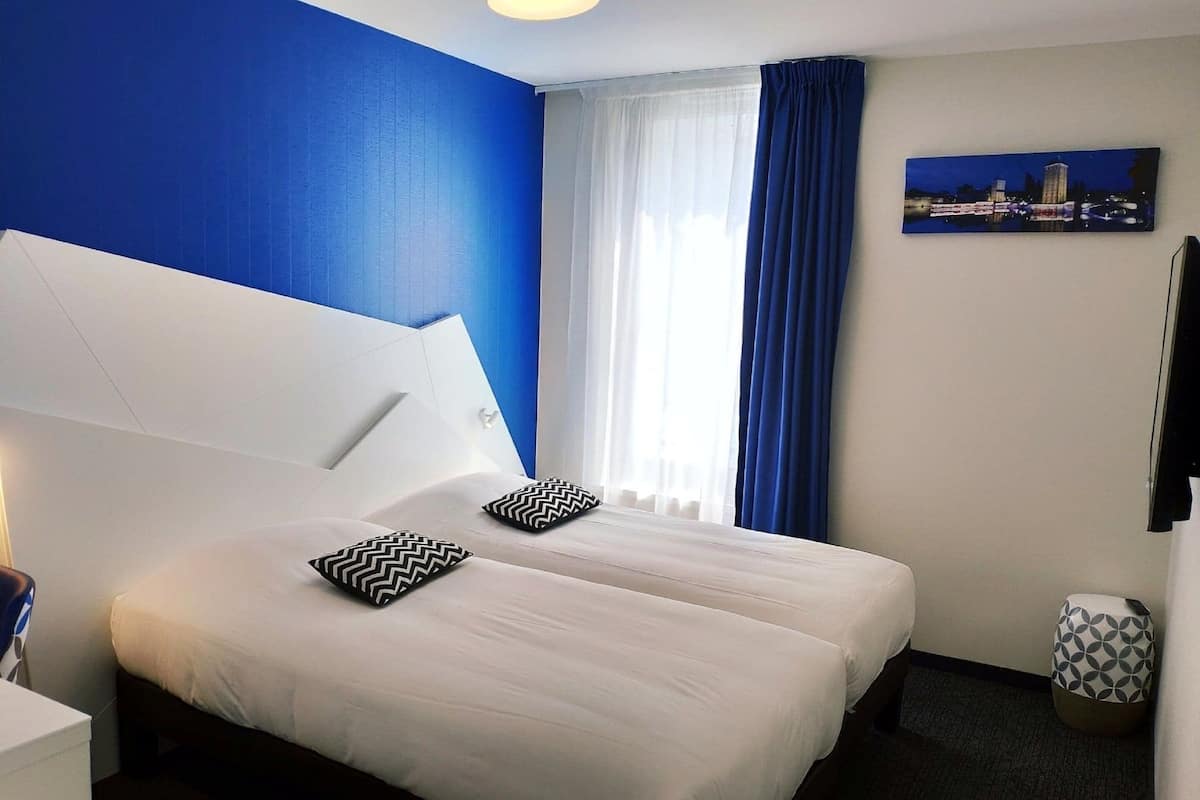 1 chambre, literie de qualité, coffre-fort, bureau