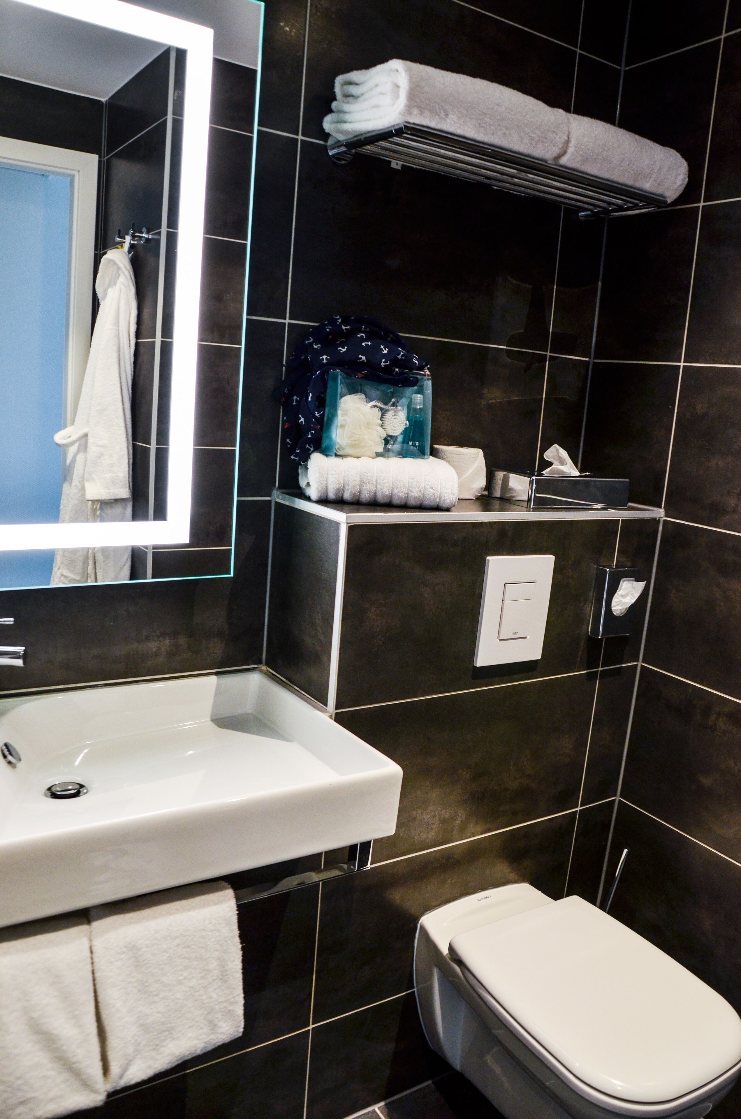 double room | bathroom | shower, free toiletries, hair dryer, towels