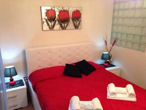 华丽套房 | 高档床上用品、迷你吧、熨斗/熨衣板、免费婴儿床