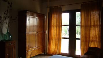 Triple Room, Garden View | Room amenity