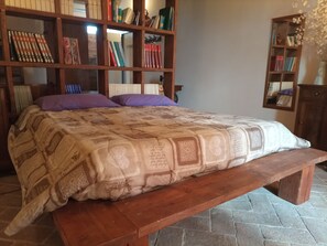 Chambre triple, vue sur le jardin | Décor unique, ameublement unique, rideaux d’obscurcissement