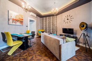 Apartamento Deluxe, 2 habitaciones, no fumadores | 1 dormitorio, ropa de cama de alta calidad, escritorio