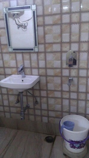 Bathroom sink