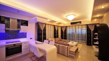 Apartment, 2 Schlafzimmer | Wohnzimmer | Flachbildfernseher