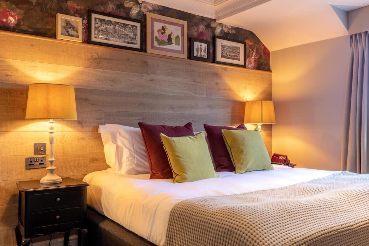 minibar, in-room safe, desk, blackout curtains