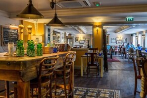Lobby lounge - Foley Hotel (Esher)