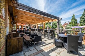 Terrace/patio - Foley Hotel (Esher)