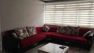 Apartment, 2 Schlafzimmer | Wohnbereich | LCD-Fernseher