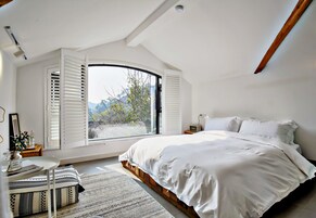 Cortinas blackout, sistema de insonorización y wifi gratis 