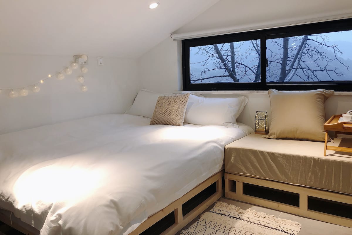 Blackout curtains, soundproofing, free WiFi