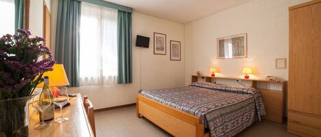 ห้องดับเบิล | มินิบาร์, ตู้นิรภัยในห้องพัก, โต๊ะทำงาน, เปล/เตียงเด็กอ่อน