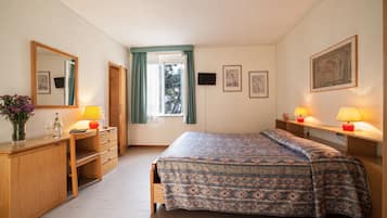 Double Room | Minibar, in-room safe, desk, cribs/infant beds
