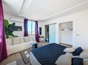 Habitación doble superior | Minibar, decoración individual, mobiliario individual y escritorio