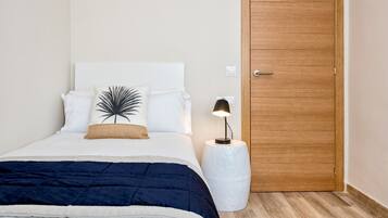 5 slaapkamers, een strijkplank/strijkijzer, internet, beddengoed