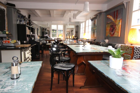 บริการอาหารเช้าและอาหารเย็น, อาหารนานาชาติ