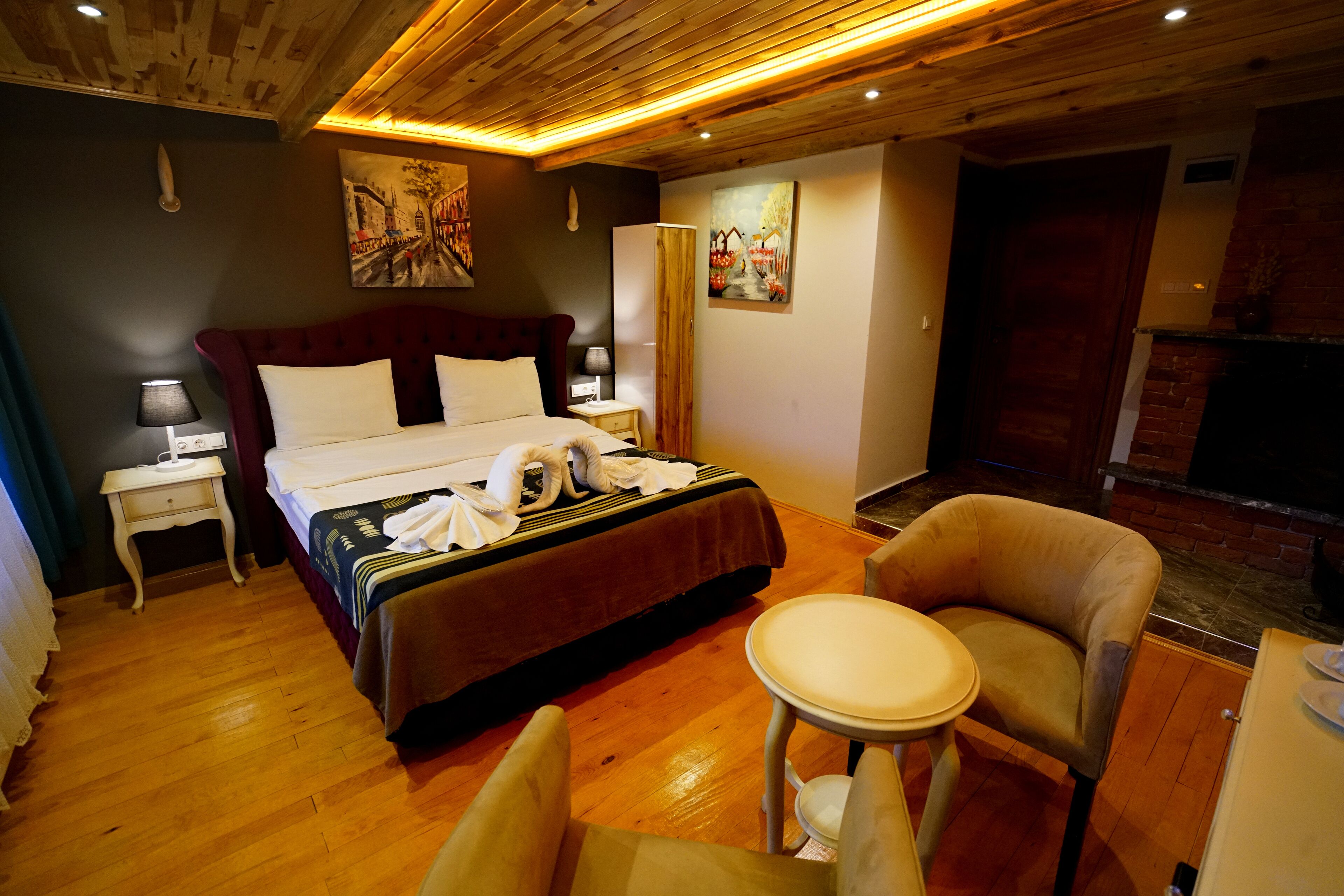 HIRCA | 迷你吧、特色家居、办公桌、遮光窗帘