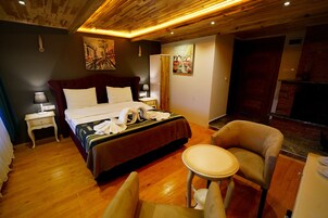 HIRCA | 迷你吧、特色家居、办公桌、遮光窗帘