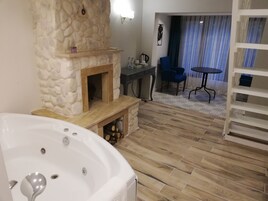 ISKELE | Minibar, individually furnished, desk, blackout drapes