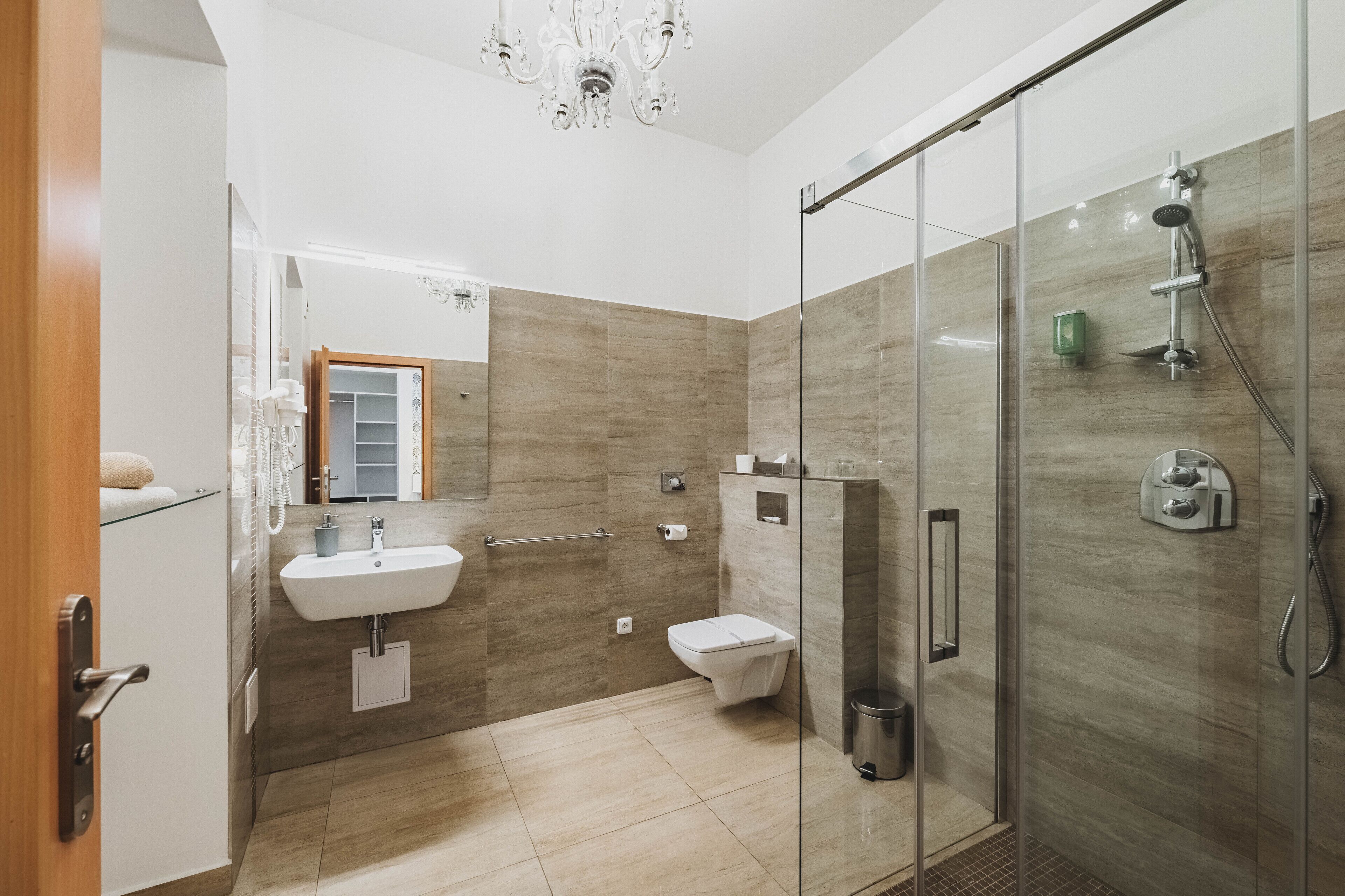 standard double or twin room | bathroom | shower, free toiletries, hair dryer, towels