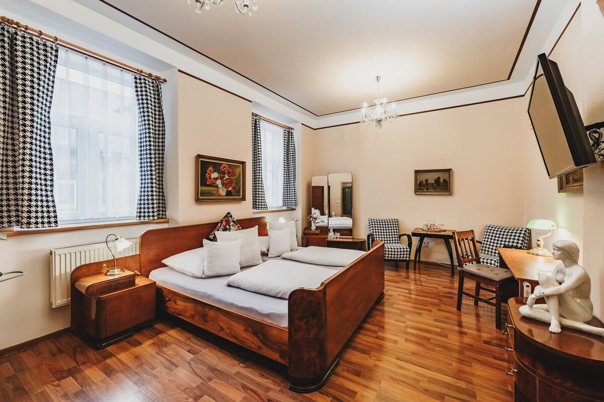 Deluxe Double or Twin Room | 1 bedroom, in-room safe, desk, laptop workspace