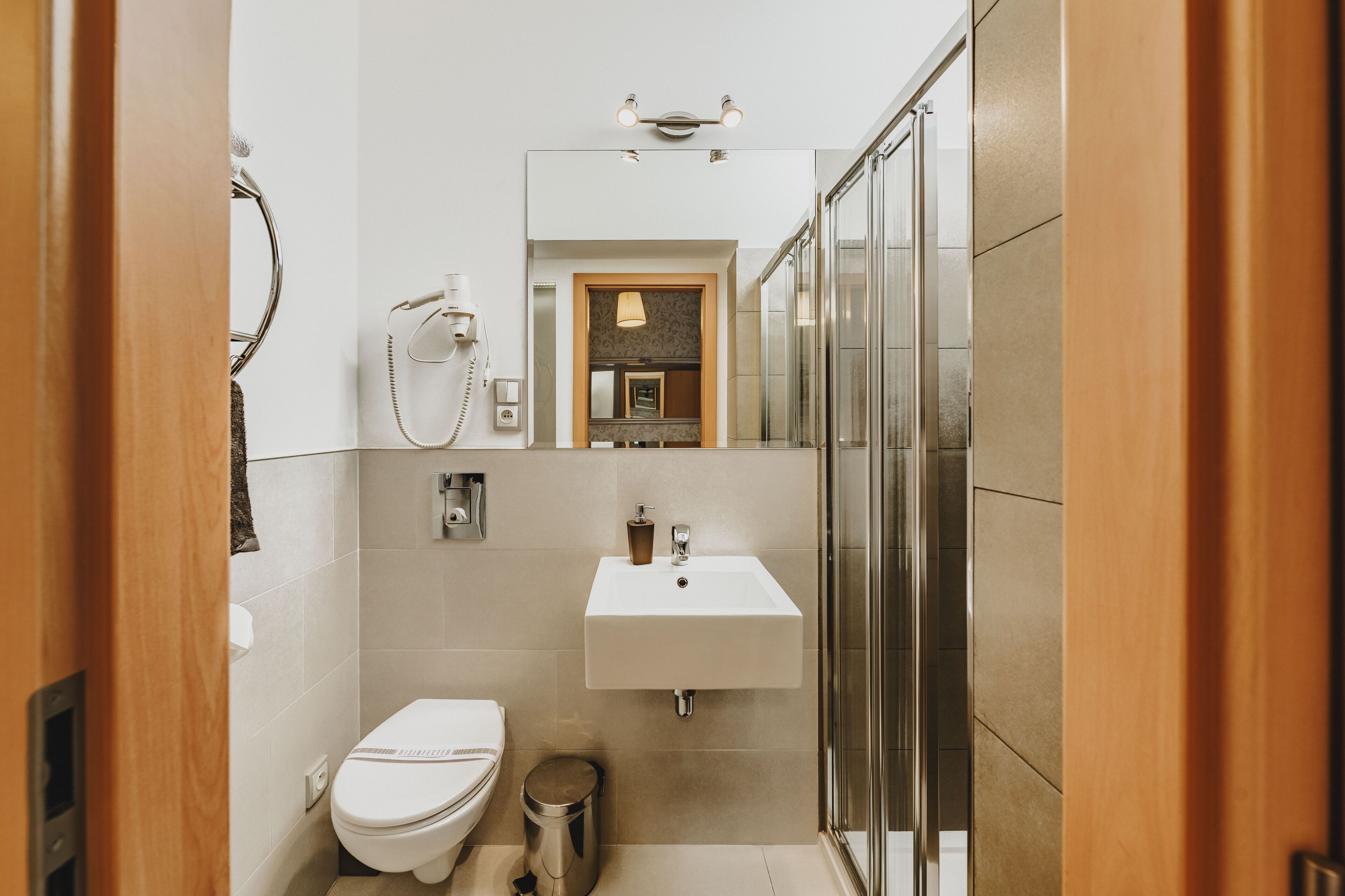 standard double or twin room | bathroom | shower, free toiletries, hair dryer, towels
