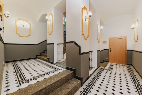 Escaleras. Hotel Grand Tabor