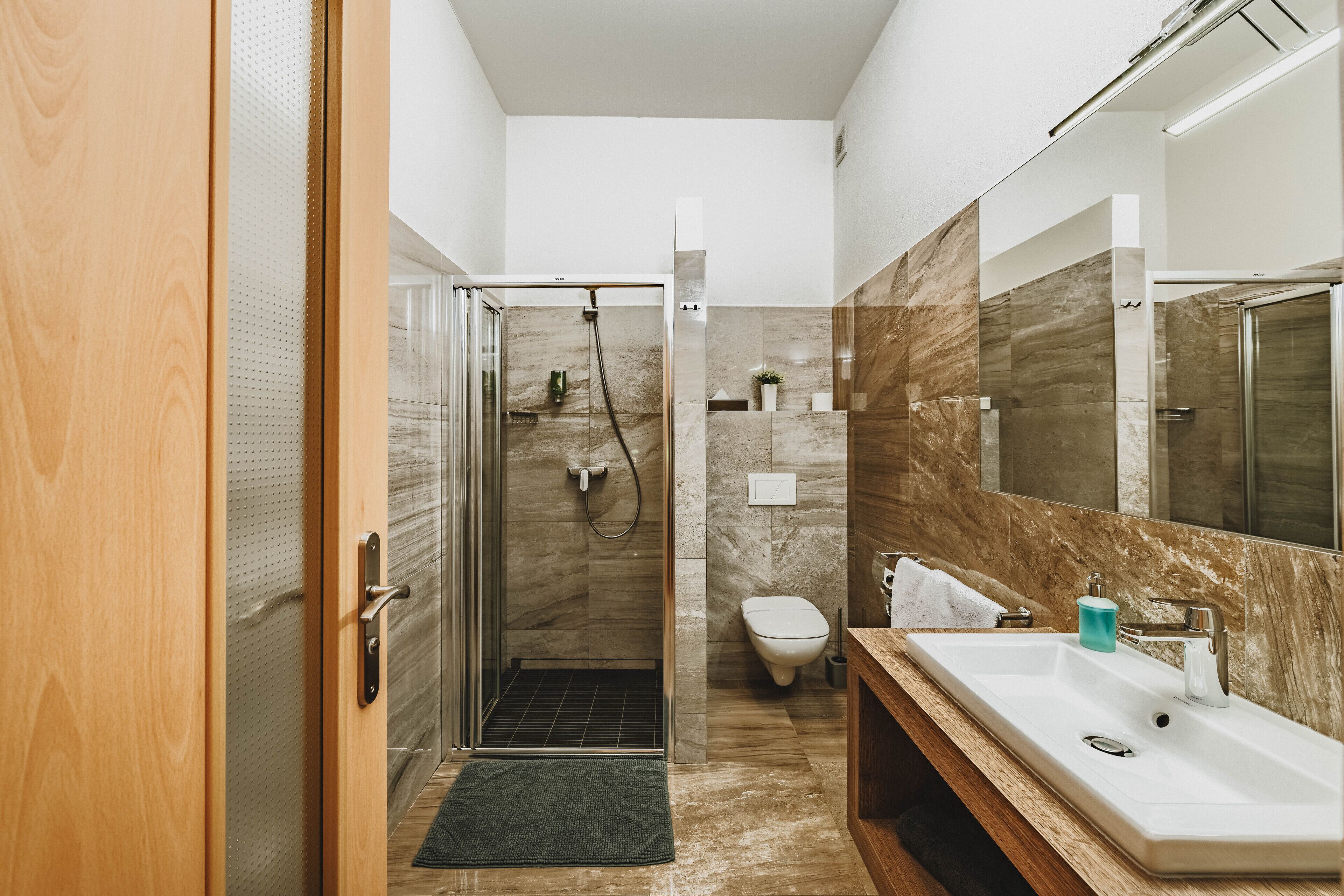 deluxe double or twin room | bathroom | shower, free toiletries, hair dryer, towels