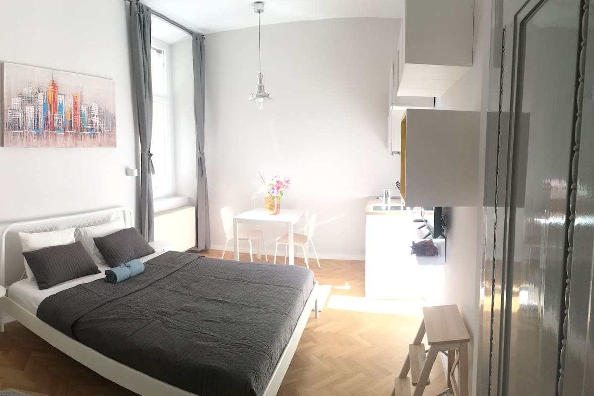 Standard Deluxe Studio  | Sengetøy av topp kvalitet, dundyner, safe på rommet og skrivebord