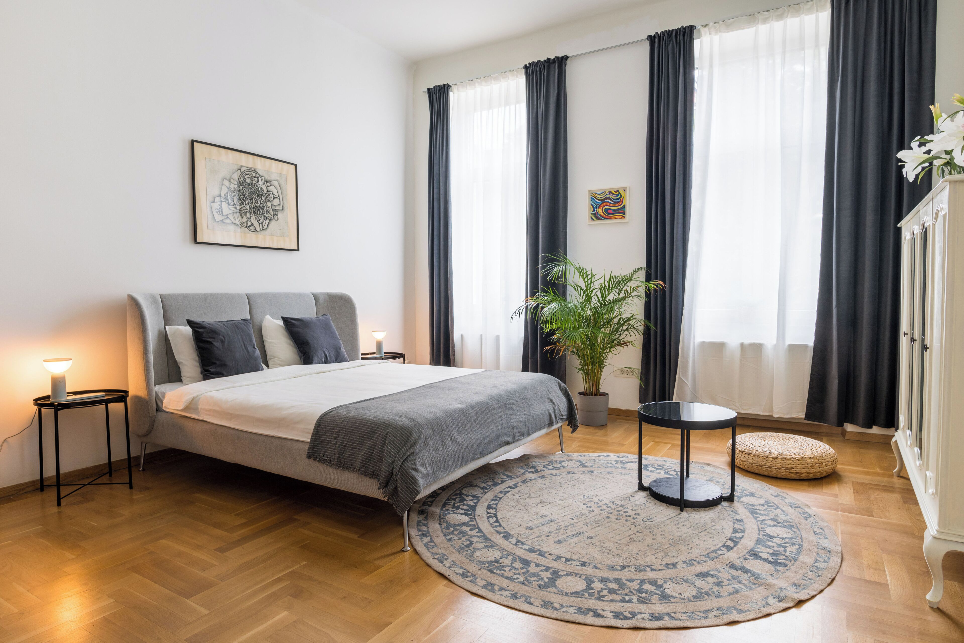 デラックス スイート 1 ベッドルーム シティビュ ー | 高級寝具、羽毛の掛け布団、セーフティボックス (室内)、客室ごとに異なる装飾