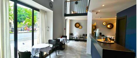 Coin salon dans le hall