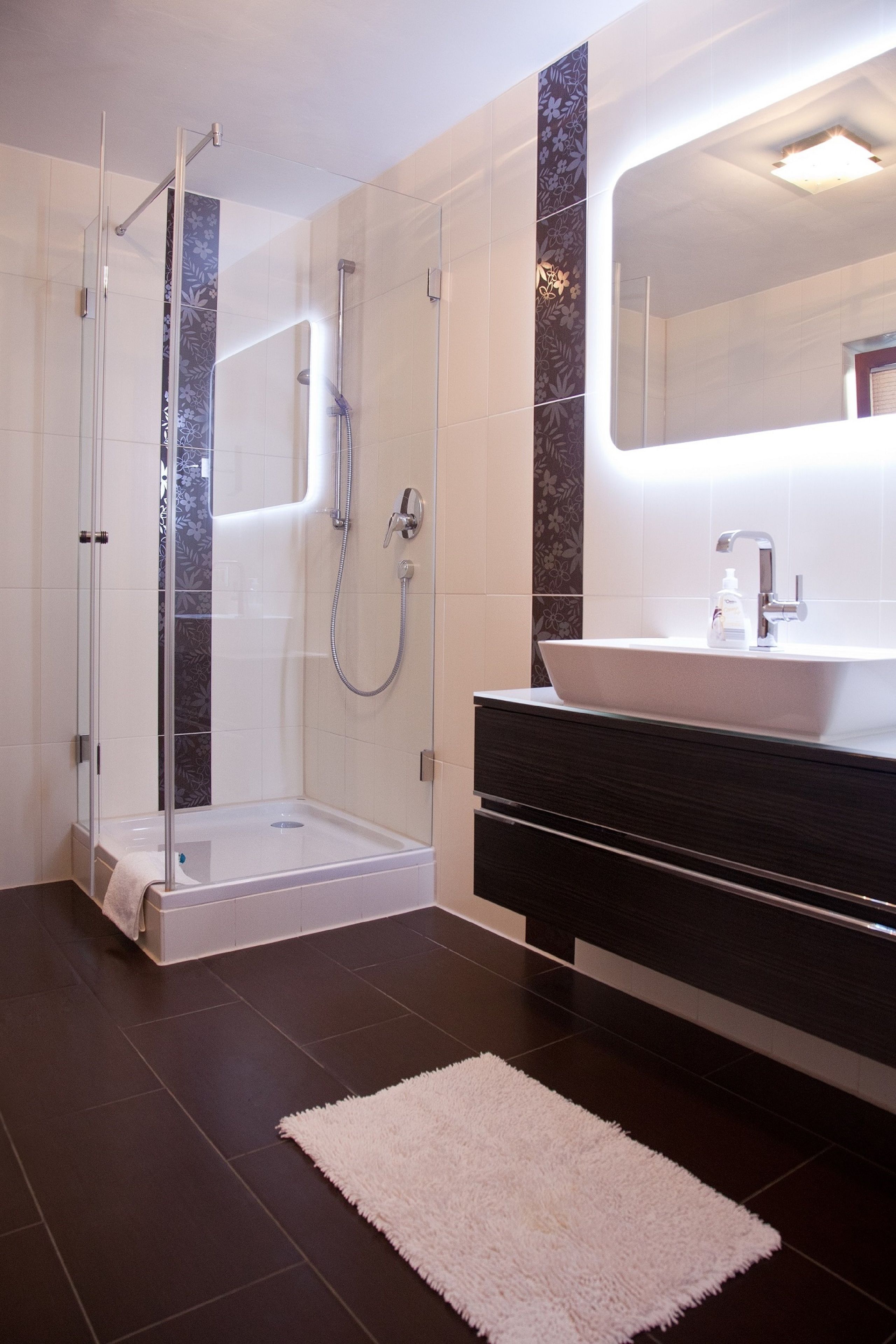 comfort double room | bathroom | shower, free toiletries, hair dryer, bathrobes