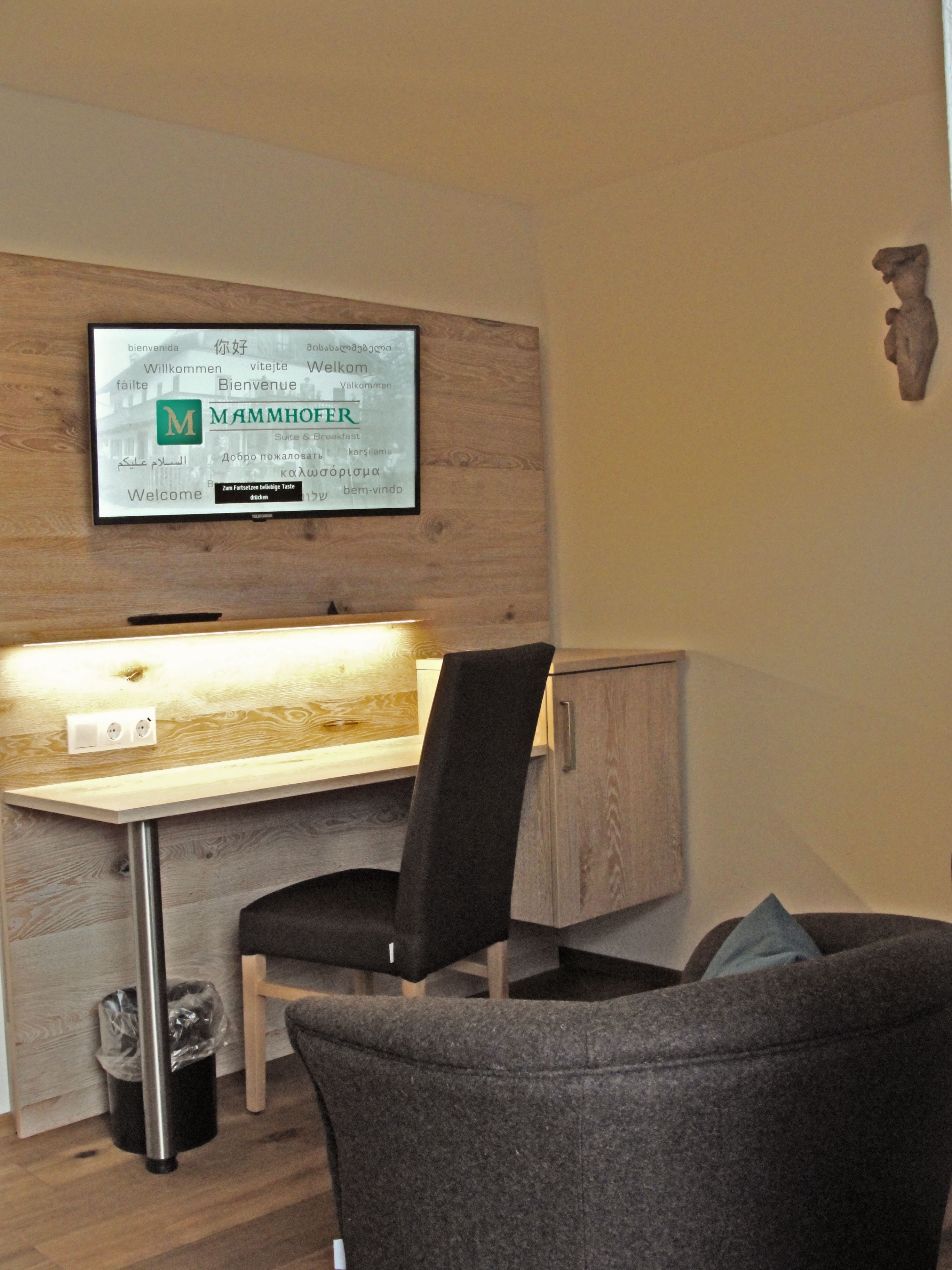 Suite estándar, balcón | Centro de negocios en la habitación