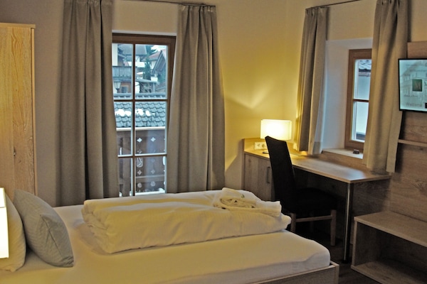 Single Room | Premium bedding, in-room safe, desk, blackout curtains