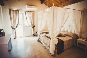 Premium bedding, down comforters, pillowtop beds, in-room safe - Il Filaro del Castello di San Basilio (Pisticci)