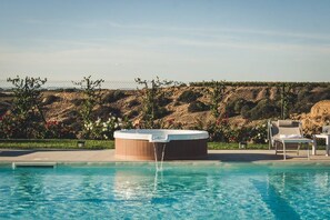 Outdoor spa tub - Il Filaro del Castello di San Basilio (Pisticci)