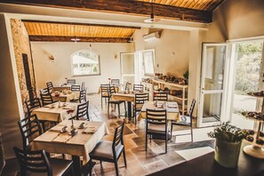 Petit déjeuner buffet compris tous les jours