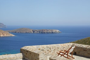 Property grounds - Spacious 6 bdrm Stone Villa with Pool (Ramos)