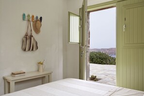 6 bedrooms, iron/ironing board