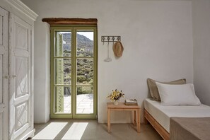 6 bedrooms, iron/ironing board