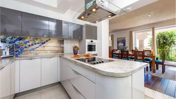 Deluxe House, 4 Bedrooms, Private Pool, Sea View | Private kitchen | Full-sized fridge, microwave, oven, stovetop