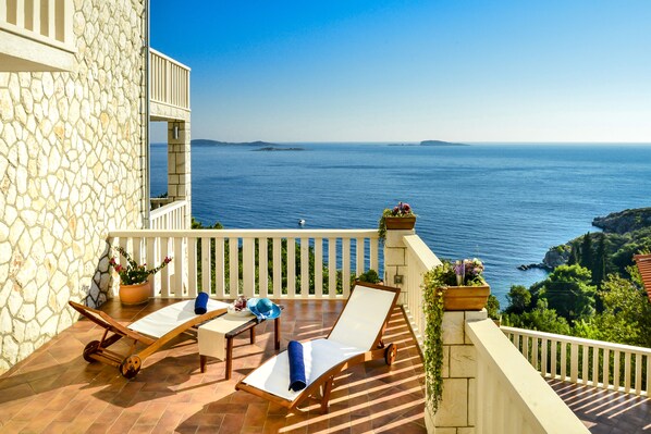 Deluxe House, 4 Bedrooms, Private Pool, Sea View | Terrace/patio