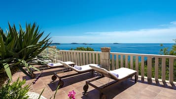 Sun deck